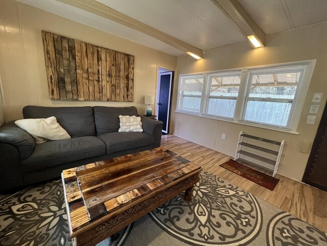 27 Mandalay Dr in Hendersonville, NC - Building Photo - Building Photo