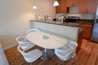 238 Walker St SW in Atlanta, GA - Foto de edificio - Building Photo