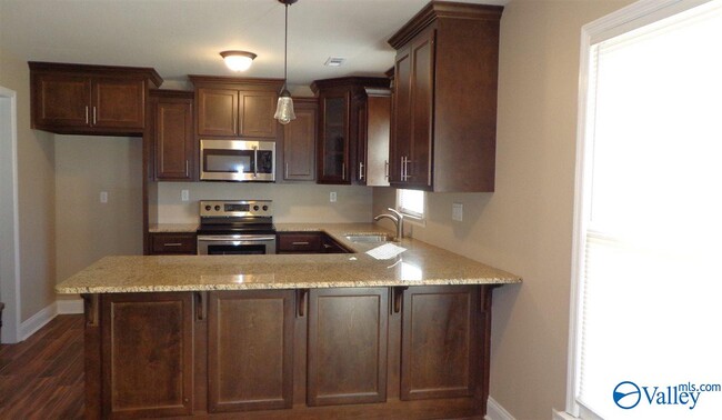 7503 Craigmont Cir SW in Huntsville, AL - Building Photo - Building Photo