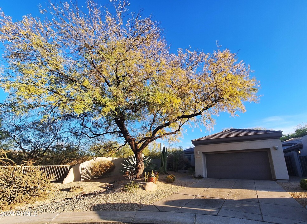 7089 E Whispering Mesquite Trail in Scottsdale, AZ - Building Photo