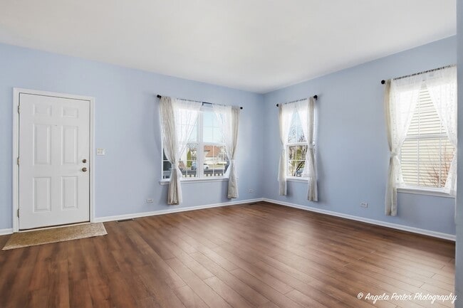 749 S Parkside Dr in Round Lake, IL - Building Photo - Building Photo