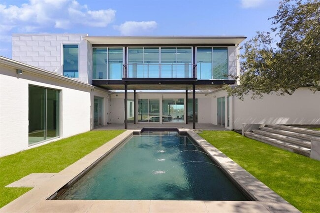 5204 Ridge Oak Dr in Austin, TX - Building Photo - Building Photo