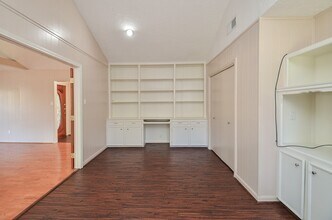 7923 Burgoyne Rd in Houston, TX - Building Photo - Building Photo