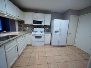 2812 Pickett Dr in League City, TX - Building Photo - Building Photo