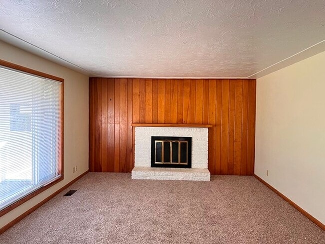 1369 Hillendale Dr SE in Salem, OR - Building Photo - Building Photo
