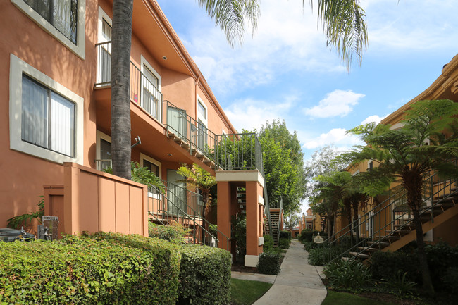 Portofino Apartments in Santa Ana, CA - Building Photo - Building Photo