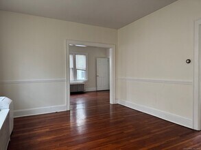 133 Milton St in West Hartford, CT - Building Photo - Building Photo