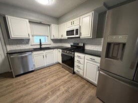 390 Victor Ave in Cuyahoga Falls, OH - Building Photo