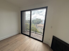 8811 Burton Way, Unit 418 in West Hollywood, CA - Building Photo - Building Photo