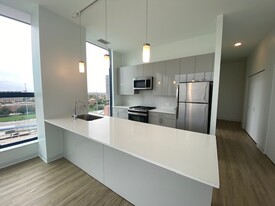 910 W Van Buren St, Unit 203 Apartments