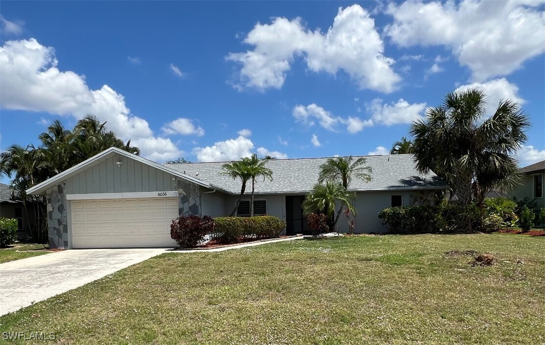 6036 Birnam Wood Ln in Ft. Myers, FL - Foto de edificio