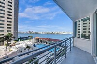 335 S Biscayne Blvd, Unit 1008 in Miami, FL - Foto de edificio - Building Photo