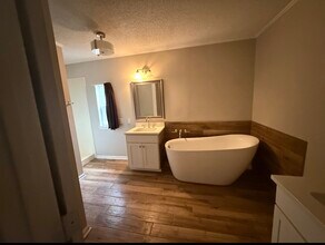 3083 Lake Sue Dr in Crestview, FL - Foto de edificio - Building Photo