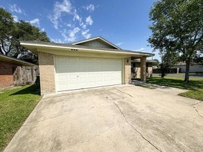 702 Monterrey Dr in Victoria, TX - Building Photo - Building Photo