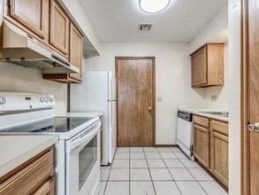 1215 Clearwater Dr in Norman, OK - Building Photo - Building Photo
