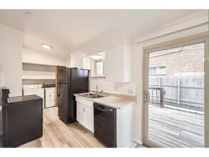 4587 E Yale Ave in Denver, CO - Foto de edificio - Building Photo