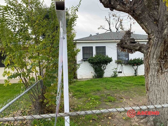 717 30th St in Bakersfield, CA - Building Photo - Building Photo