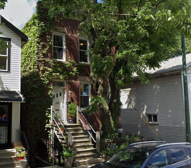 property at 712 W 17th St