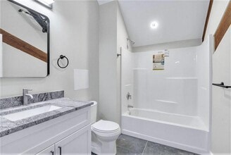 72 Kendrick Ave in Woonsocket, RI - Foto de edificio - Building Photo