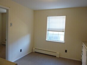 131 Doxbury Ln in Suffern, NY - Foto de edificio - Building Photo