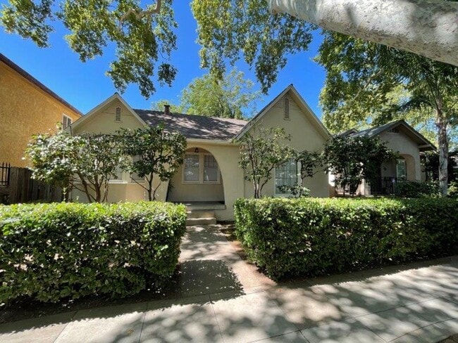 2612 C St in Sacramento, CA - Building Photo - Building Photo