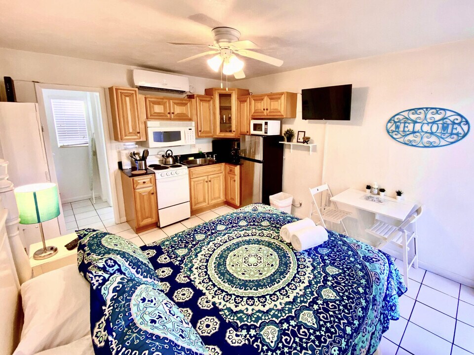 322 Oregon St in Hollywood, FL - Building Photo