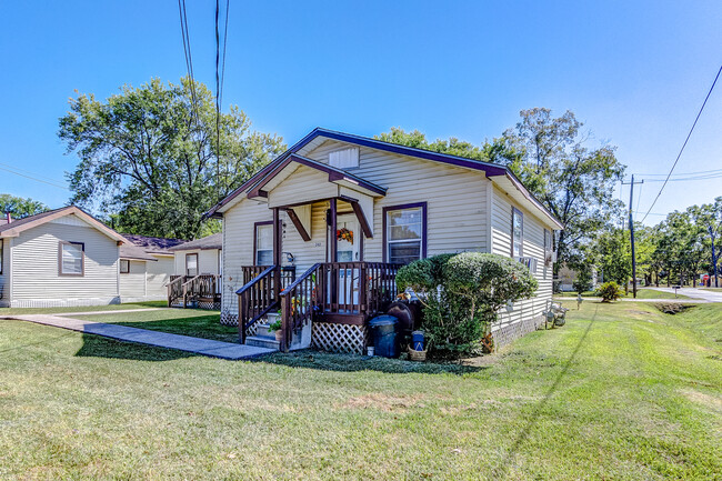 233 Cypress Ave in Crosby, TX - Building Photo - Building Photo