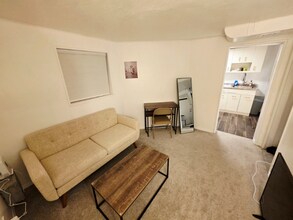 214 Southern Ave, Unit Apt 3 in Pittsburgh, PA - Building Photo - Building Photo