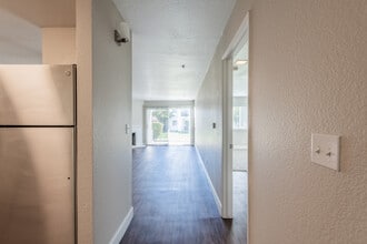 Laurel Creek in Fairfield, CA - Building Photo - Interior Photo