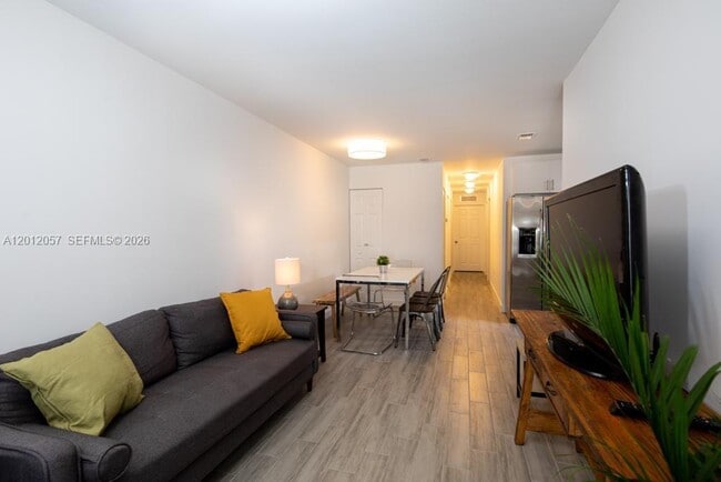 2800 SW 4th St in Miami, FL - Building Photo - Building Photo