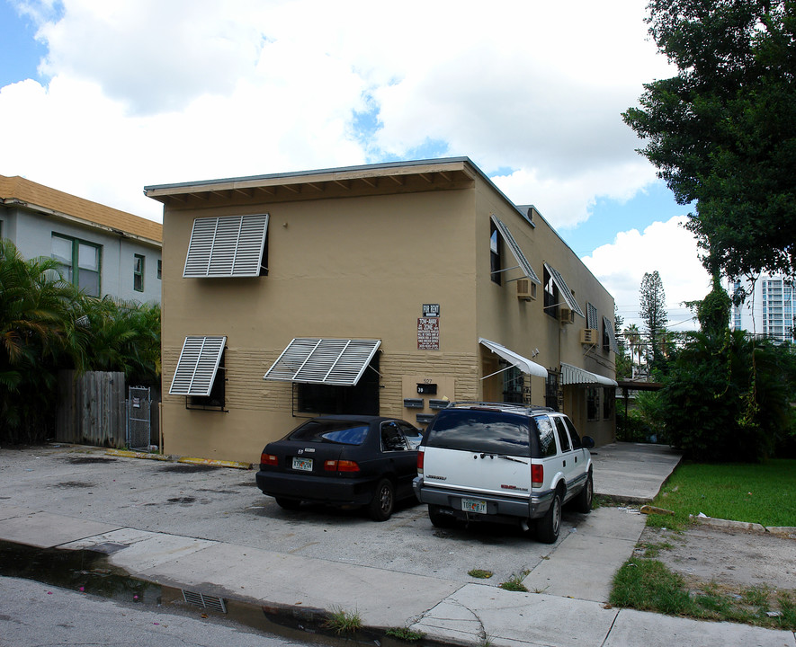 527 NE 26th St in Miami, FL - Building Photo