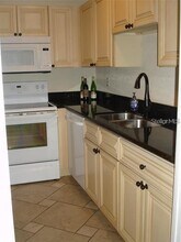 7211 W Country Club Dr N in Sarasota, FL - Building Photo - Building Photo