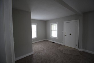 517 Lyndon Ln in Louisville, KY - Building Photo - Building Photo