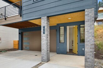 406 W 6th St in Cle Elum, WA - Building Photo - Building Photo