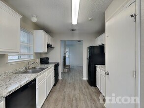 720 Charles City Dr in Arlington, TX - Foto de edificio - Building Photo