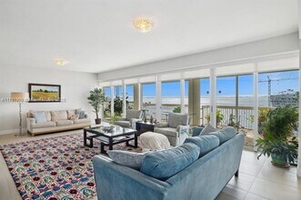 1690 S Bayshore Ln-Unit -1690 S Bayshore Ln unit 8A in Miami, FL - Building Photo - Building Photo