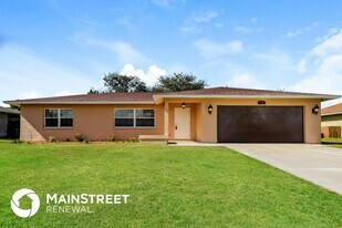 1326 SW 10th Pl in Cape Coral, FL - Building Photo