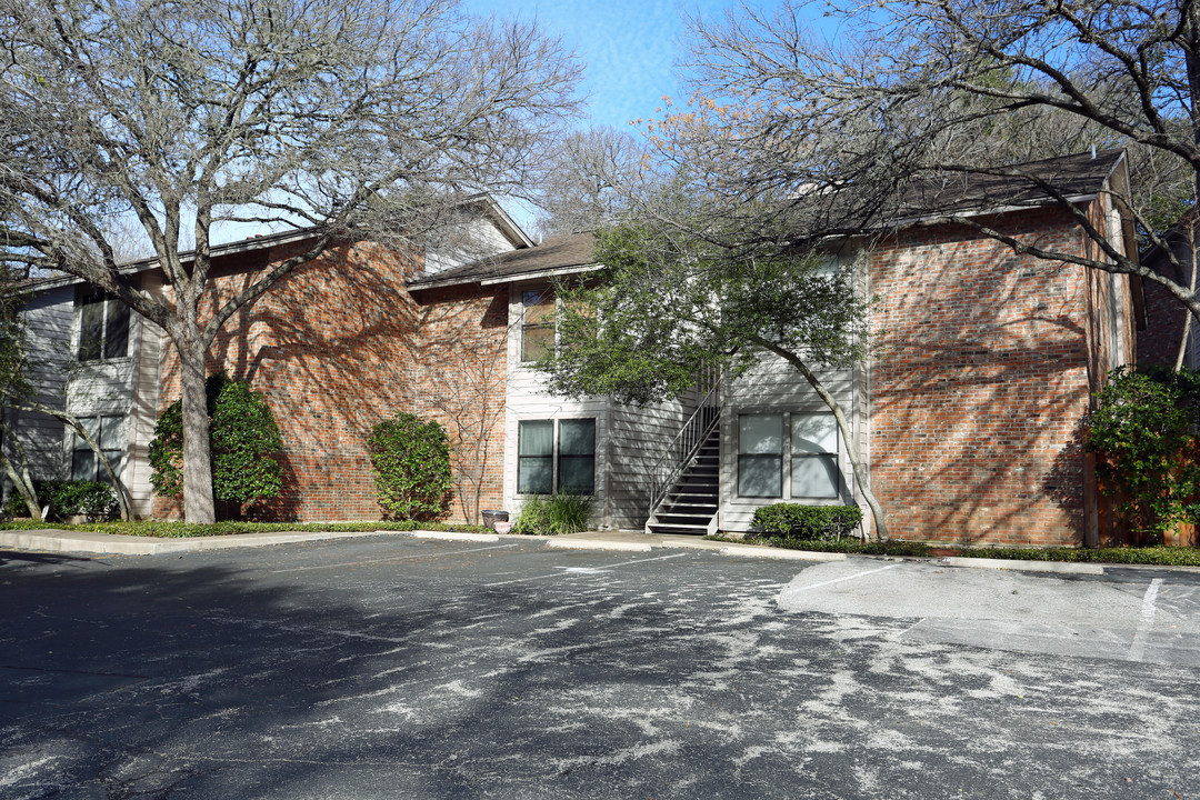 Dry Creek West Condominiums in Austin, TX - Building Photo