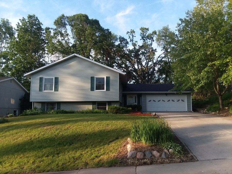 2313 Ridge Trail NE in Cedar Rapids, IA - Building Photo