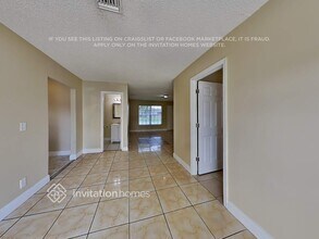 127 Dove Cir in Royal Palm Beach, FL - Building Photo - Building Photo