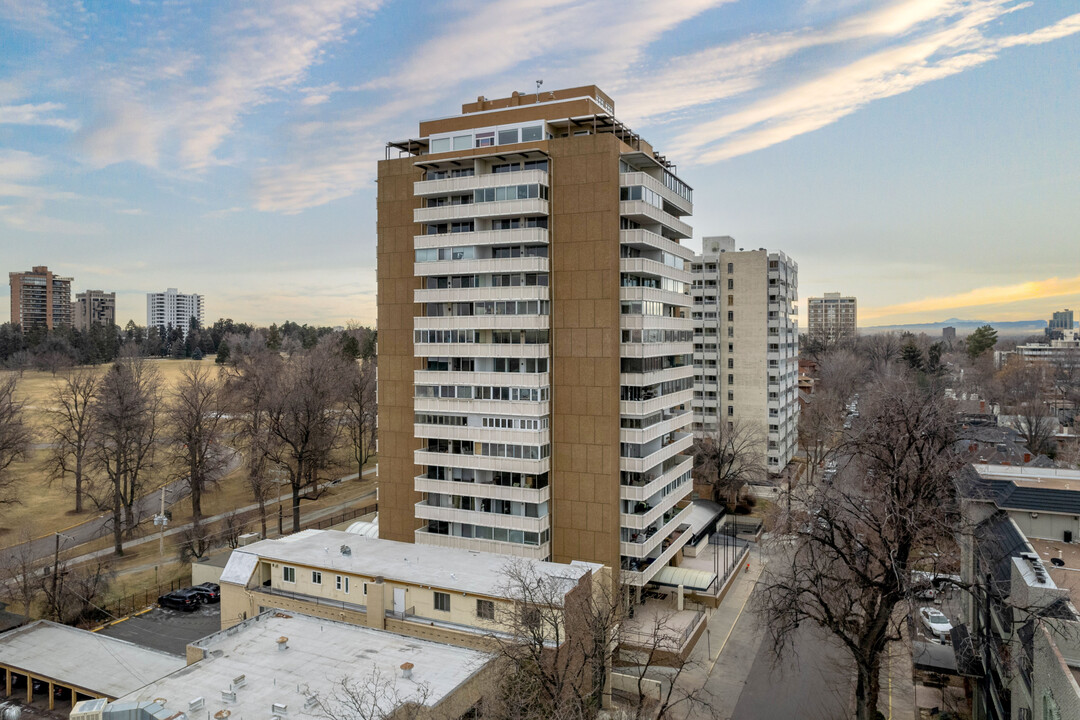 Embassy House in Denver, CO - Foto de edificio