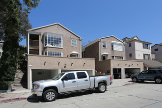 400 Landfair Ave in Los Angeles, CA - Building Photo - Building Photo