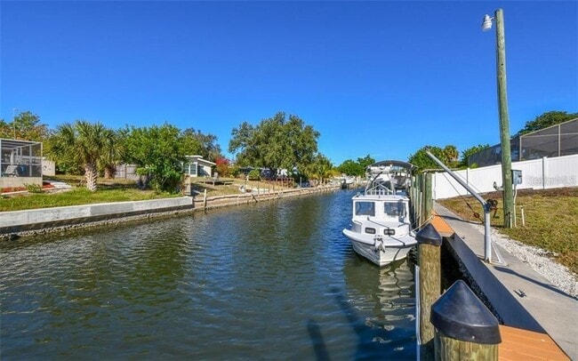 404 Bryn Mawr Island in Bradenton, FL - Building Photo - Building Photo