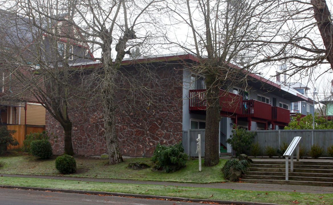 Regency Apartments in Tacoma, WA - Foto de edificio