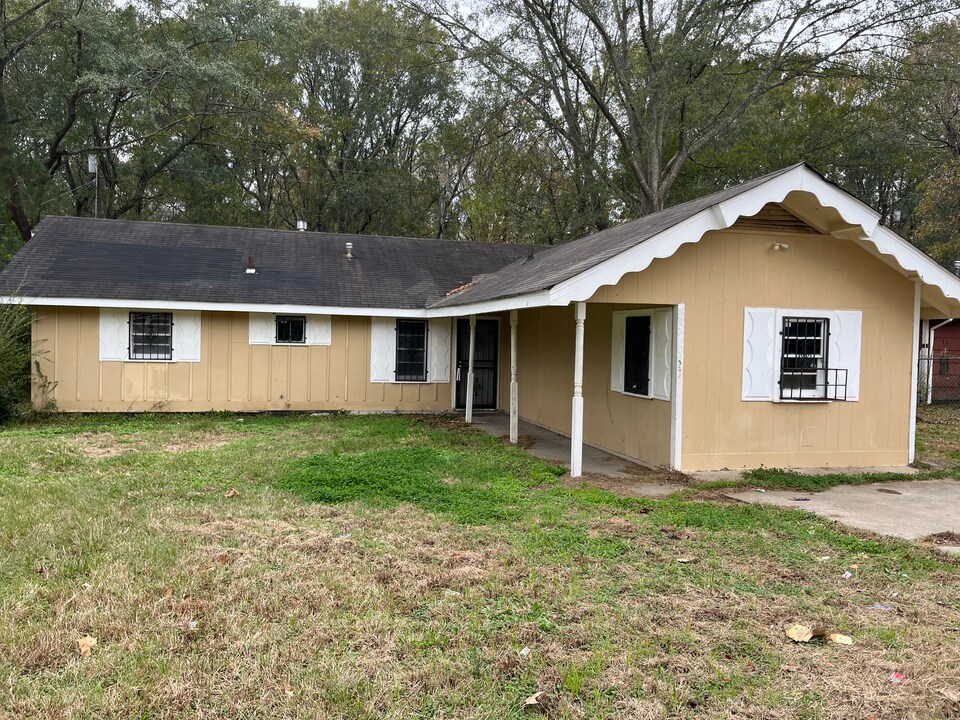5325 Queen Mary Ln in Jackson, MS - Building Photo