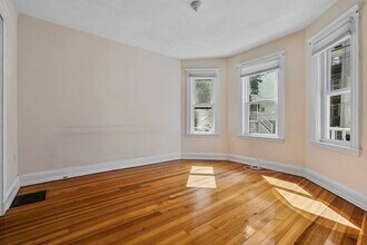 31 Harold St in Somerville, MA - Building Photo - Building Photo