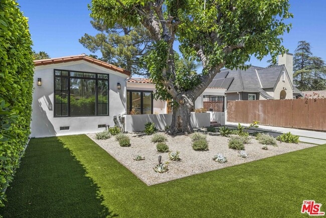 11151 Hortense St in Los Angeles, CA - Building Photo - Building Photo
