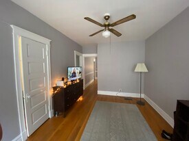 2301 N Leavitt St, Unit 2F in Chicago, IL - Building Photo