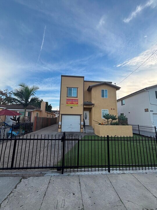 206 W 105th St in Los Angeles, CA - Foto de edificio