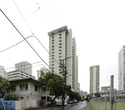 Waikiki Park Heights in Honolulu, HI - Building Photo - Building Photo